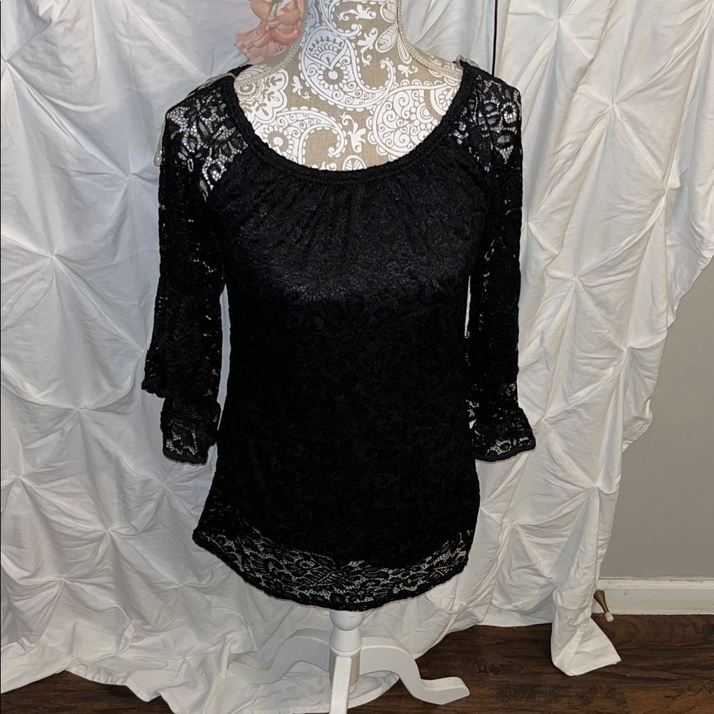 Black Lace Scoop-Neck 3/4 Sleeve Blouse